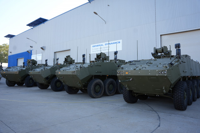 Archivo - Demostración dinámica de los primeros Vehículos de Combate de Zapadores (VCZAP) “Castor” y Vehículos de Combate de Ruedas (VCR) 8x8 Dragón en la Fábrica de Santa Bárbara Sistemas.