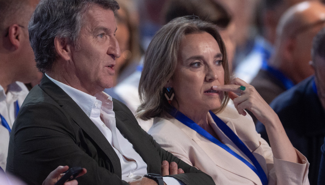 Archivo - El presidente del PP, Alberto Núñez Feijóo, y la diputada del PP y exsecretaria general del PP, Cuca Gamarra, durante el XXI Congreso Nacional del Partido Popular, a 4 de julio de 2025, e