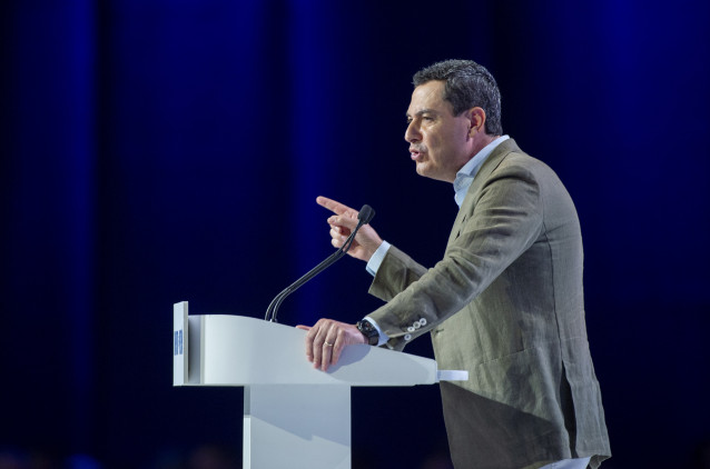Archivo - El presidente de la Junta de Andalucía y del PP-A, Juanma Moreno