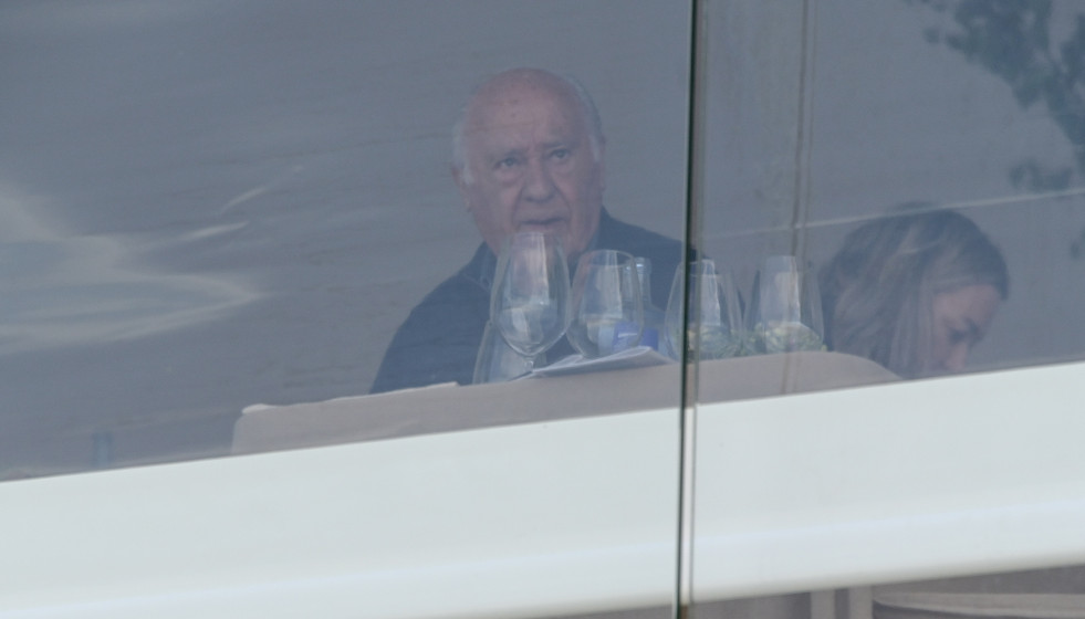 Archivo - La presidenta de Inditex, Marta Ortega, y el empresario Amancio Ortega durante la celebración en el centro hípico de Casas Novas en A Coruña, a 12 de julio de 2023, en A Coruña, Galicia 