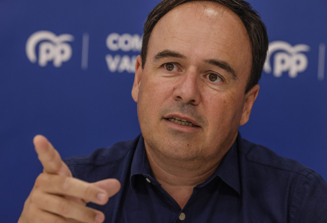 Archivo - El secretario general del PPCV, Juanfran Llorca, durante una entrevista para Europa Press.