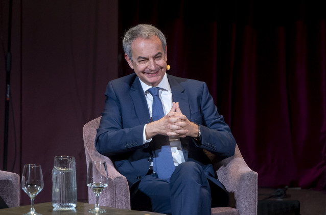 El expresidente del Gobierno José Luis Rodríguez Zapatero participa en ‘Los Desayunos del Ateneo’, en el Ateneo de Madrid, a 3 de noviembre de 2025, en Madrid (España).
