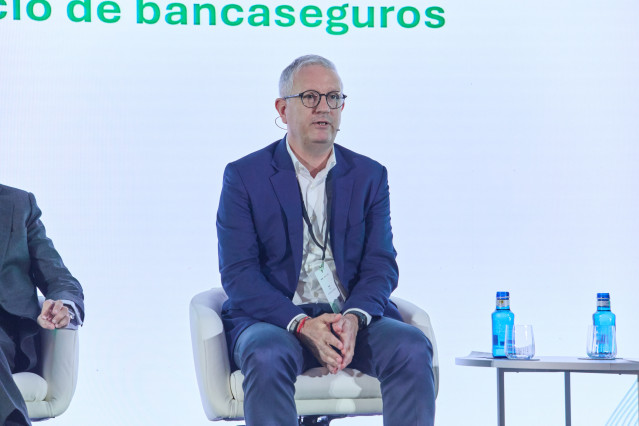 El consejero delegado de Santander Insurance, Peter Huber, durante el 32 Encuentro del sector asegurador organizado por Deloitte, Mapfre y el diario 'ABC', en Madrid a 3 de noviembre de 2025.
