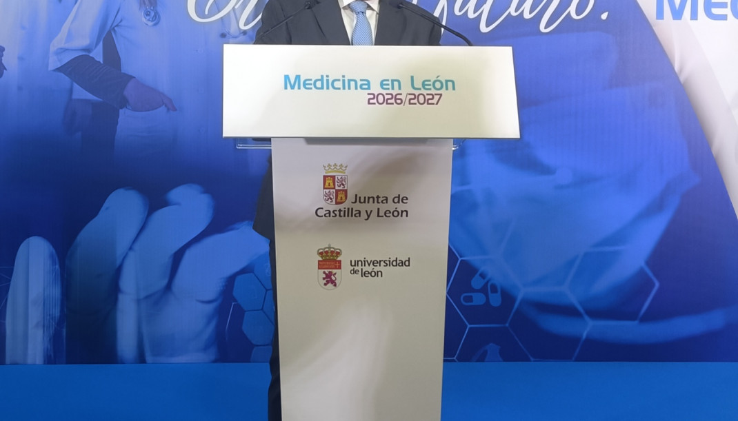 El presidente de la Junta de Castilla y León, Alfonso Fernández Mañueco, en el Rectorado de León.