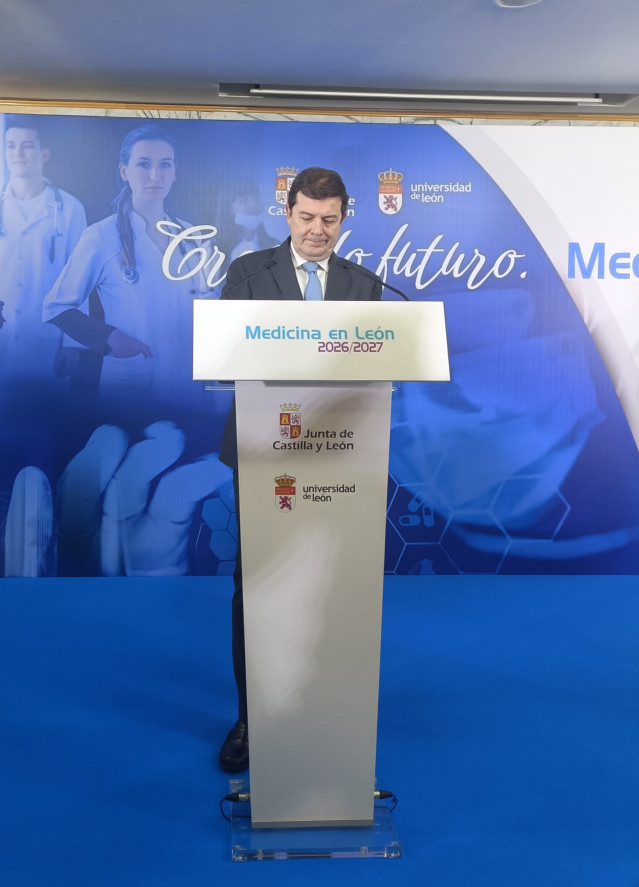 El presidente de la Junta de Castilla y León, Alfonso Fernández Mañueco, en el Rectorado de León.