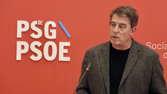 El secretario xeral del PSdeG, José Ramón Gómez Besteiro, en rueda de prensa