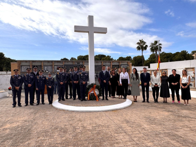 La AGA recuerda a los caídos por España con un acto en el recinto militar del cementerio de San Javier
