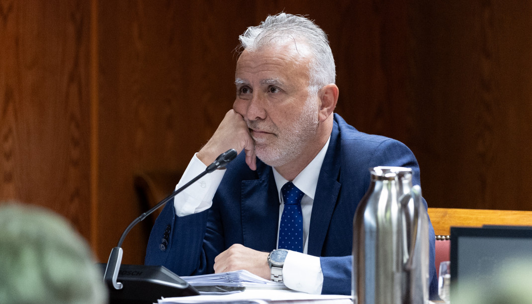 Archivo - El ministro de Política Territorial y Memoria Democrática, Ángel Víctor Torres, comparece ante la Comisión de Investigación sobre el ‘caso Koldo’, en el Senado, a 21 de enero de 20