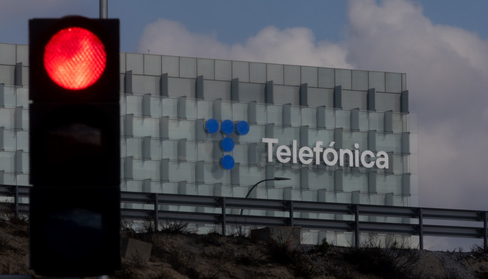 Archivo - Fachada de la sede de Telefónica, a 7 de noviembre de 2024, en Madrid (España).