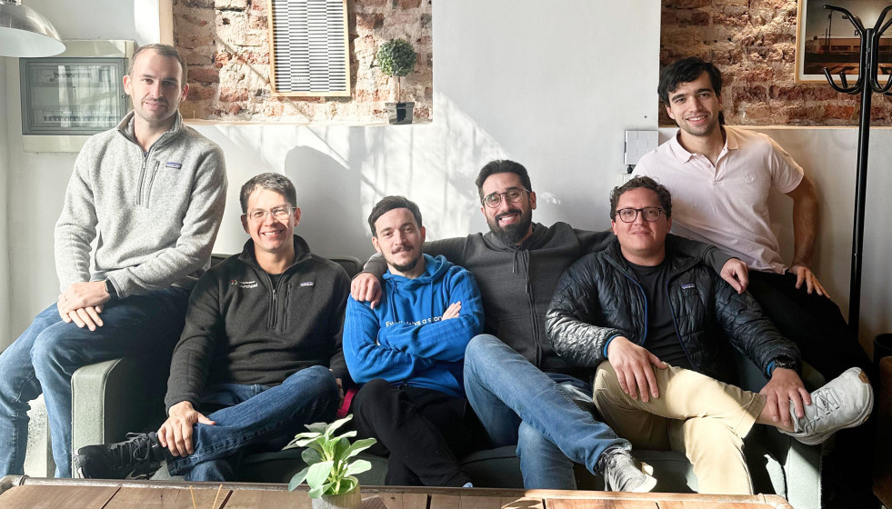 De izquierda a derecha: Cristian Adamo (CTO), David Grandes (CEO), Mariano Rey (CMO), Renato Kialka (Country Manager Brazil), Roberto Guerrero (CRO), Nicolás Martínez Cereijo (Chief of Staff).