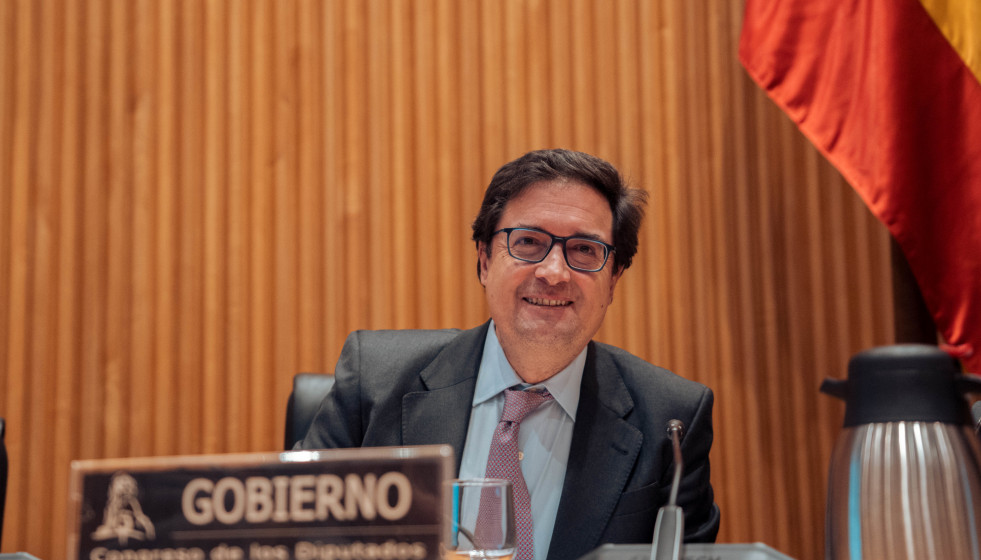 Archivo - El ministro para la Transformación Digital y de la Función Pública, Óscar López, comparece en la Comisión de Hacienda y Función Pública del Congreso para informar sobre las líneas g