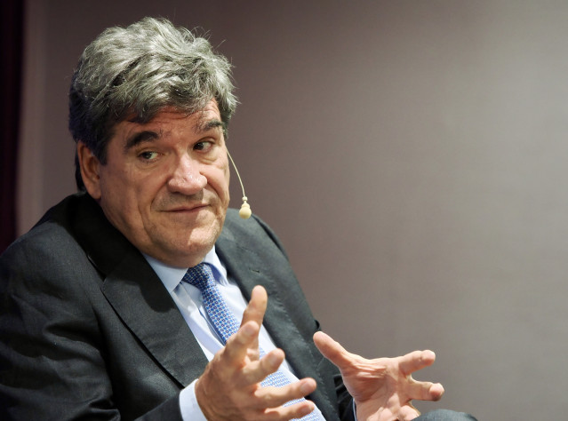 Archivo - El gobernador del Banco de España, José Luis Escrivá, durante su intervención en el Foro Económico de El Norte de Castilla, en el  Hotel Vincci Frontaura, a 28 de julio de 2025, en Valladolid (España).