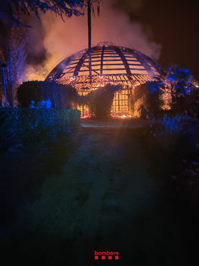 Incendio en la cúpula de madera del restaurante Mas Marroch de los hermanos Roca en Vilablareix (Girona)