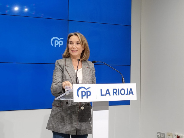 La vicesecretaria de Regeneración Institucional del PP, Cuca Gamarra, en comparecencia de prensa en Logroño