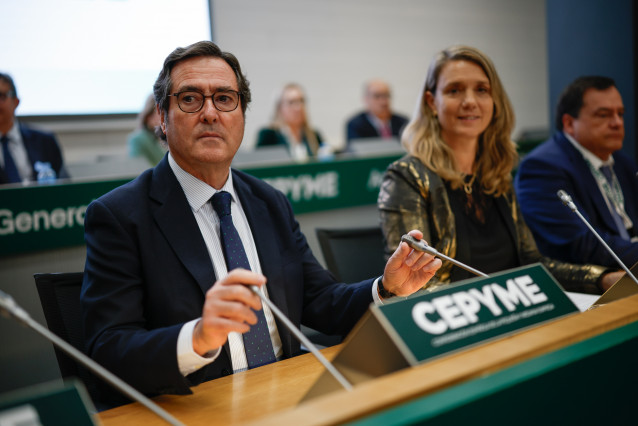 El presidente de CEOE, Antonio Garamendi, y la presidenta de Cepyme, Ángela de Miguel.