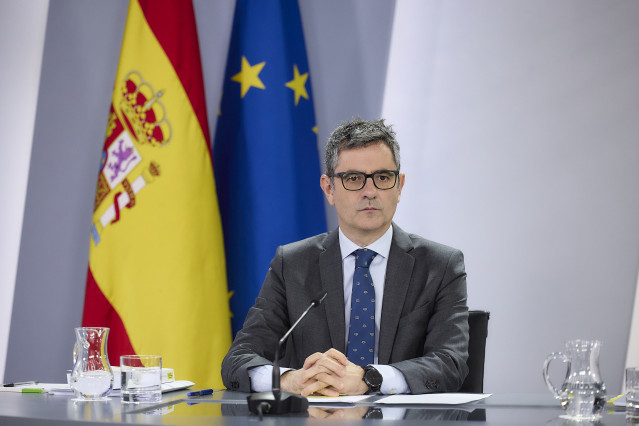 El ministro de Presidencia, Justicia y Relaciones con las Cortes, Félix Bolaños, durante una rueda de prensa posterior a la reunión del Consejo de Ministros, en el Palacio de la Moncloa, a 28 de octubre de 2025, en Madrid (España).