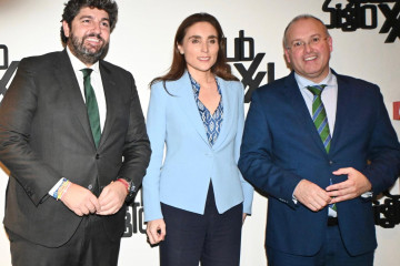 El presidente de Murcia, Fernando López Miras, presenta la conferencia del secretario general del PP, Miguel Tellado, en el Club Siglo XXI.