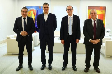 El presidente del Gobierno, Pedro Sánchez, se reúne con el nuevo consejero delegado del Grupo Renault, François Provost