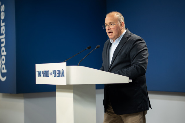 Archivo - El secretario general del Partido Popular, Miguel Tellado, ofrece una rueda de prensa en la sede del PP, a 4 de octubre de 2025, en Madrid (España).