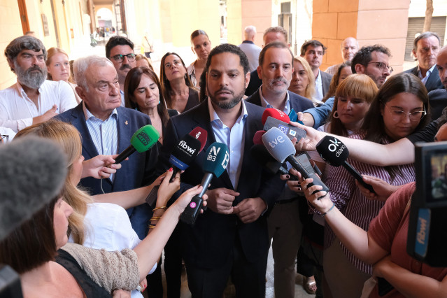 Archivo - El secretario general de VOX, Ignacio Garriga, atiende a los medios en Palma de Mallorca.