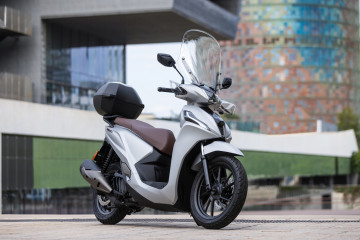 Archivo - Grupo Kymco presenta en Milán el scooter People R Hybrid 125, con un sistema híbrido