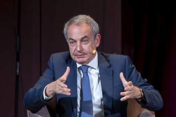 El expresidente del Gobierno José Luis Rodríguez Zapatero participa en ‘Los Desayunos del Ateneo’, en el Ateneo de Madrid, a 3 de noviembre de 2025, en Madrid (España).