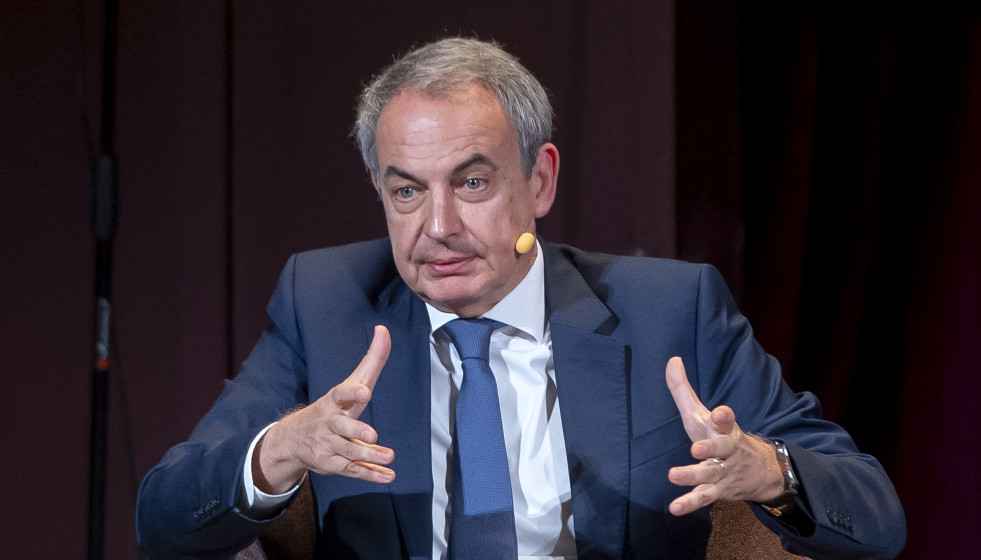 El expresidente del Gobierno José Luis Rodríguez Zapatero participa en ‘Los Desayunos del Ateneo’, en el Ateneo de Madrid, a 3 de noviembre de 2025, en Madrid (España).