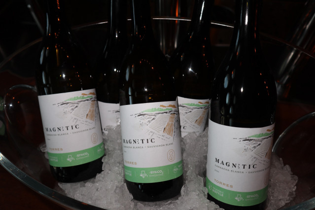 Archivo - Botellas de vino.