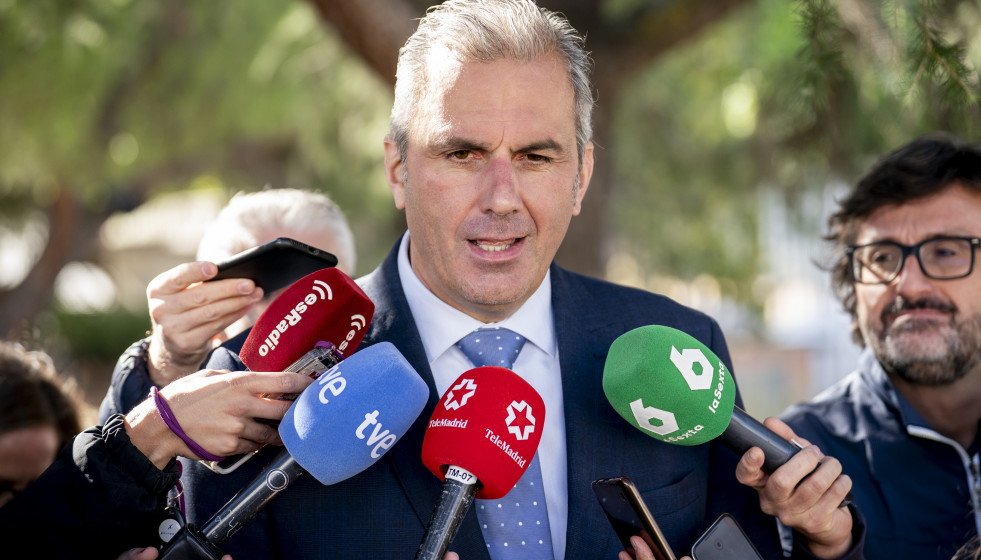 Archivo - El portavoz de Vox en el Ayuntamiento de Madrid, Javier Ortega Smith, ofrece declaraciones a la prensa, tras el acto de nombramiento de los 134 agentes de la Policía Municipal, a 24 de sept