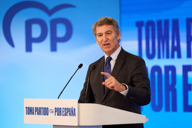 El presidente del Partido Popular, Alberto Núñez Fejióo, interviene durante la presentación del Plan Nacional de Autónomos, en el Edificio Bisalia del PCTCAN, a 5 de noviembre de 2025, en Santander, Cantabria (España).
