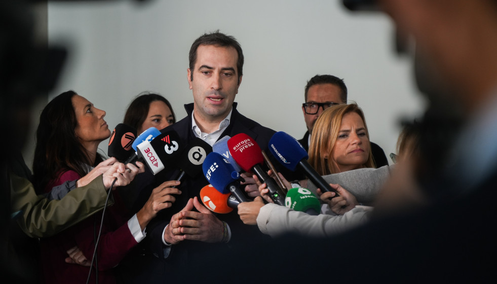 El ministro de Economía, Comercio y Empresa, Carlos Cuerpo, atiende a los medios