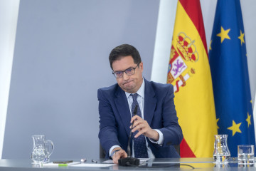 El ministro de Transformación Digital y Función Pública, Óscar López, durante una rueda de prensa tras la reunión del Consejo de Ministros, en el Palacio de la Moncloa, a 7 de octubre de 2025, e