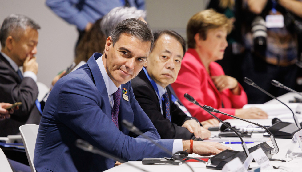 Archivo - El presidente del Gobierno, Pedro Sánchez, participa en un foro de la cumbre del clima COP29, a 12 de noviembre de 2024, en Bakú,  (Azerbaiyán).
