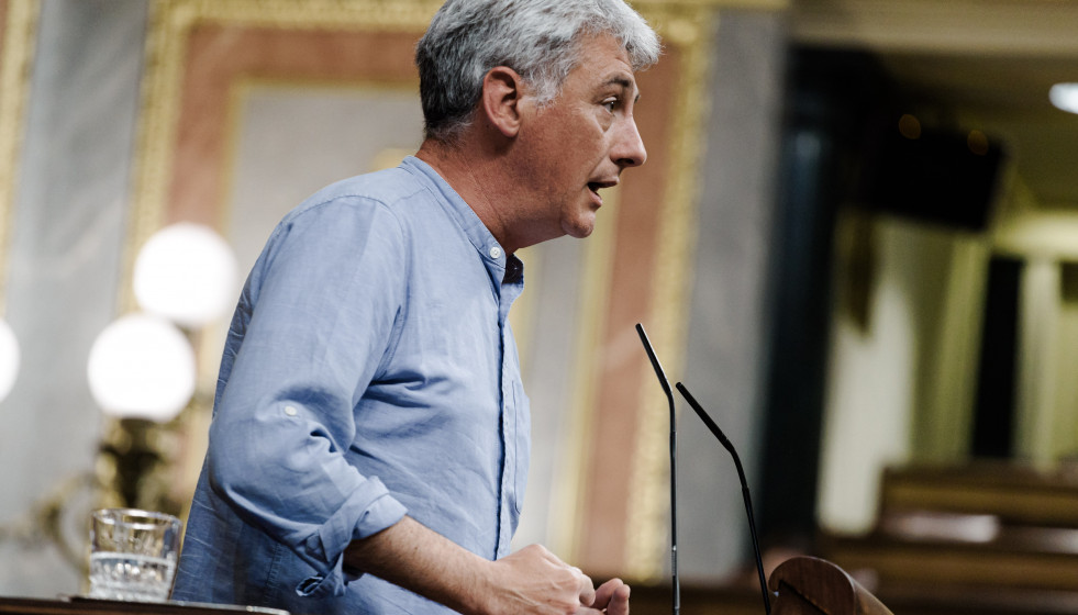 Archivo - El diputado de EH Bildu Oskar Matute durante un pleno en el Congreso de los Diputados, a 27 de mayo de 2025, en Madrid
