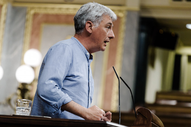 Archivo - El diputado de EH Bildu Oskar Matute durante un pleno en el Congreso de los Diputados, a 27 de mayo de 2025, en Madrid