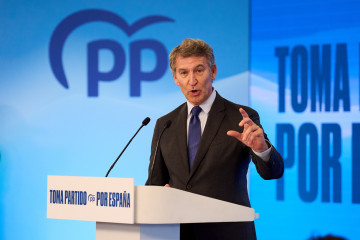 El presidente del Partido Popular, Alberto Núñez Fejióo, interviene durante la presentación del Plan Nacional de Autónomos, en el Edificio Bisalia del PCTCAN, a 5 de noviembre de 2025, en Santand