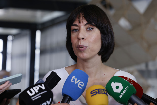 La secretaria general del PSPV-PSOE y también ministra de Ciencia, Innovación y Universidades, Diana Morant, en declaraciones a los medios de comunicación en València. Imagen de archivo.