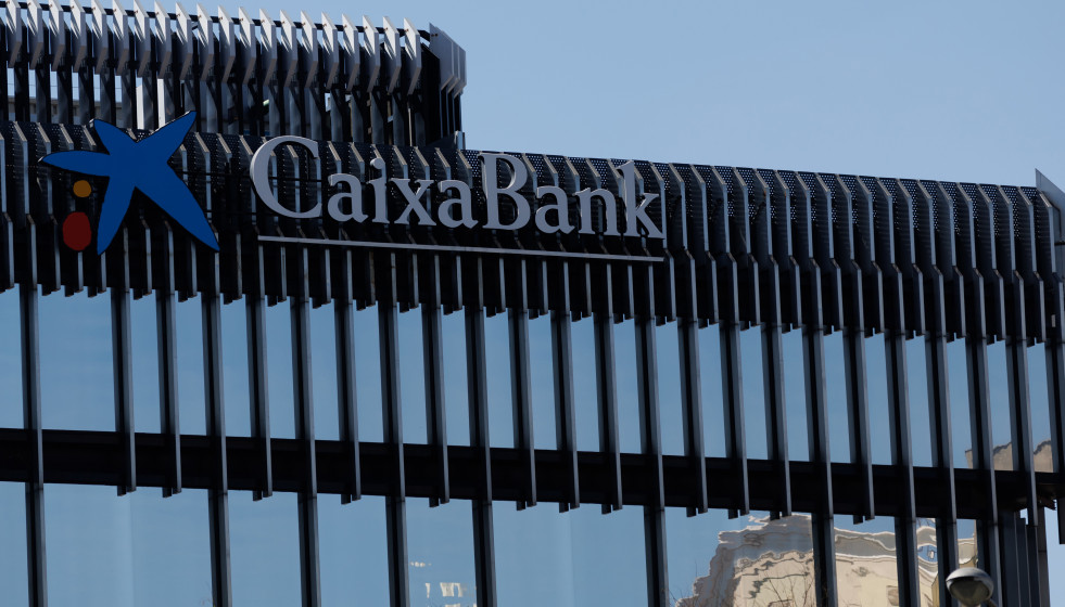 Archivo - Fachada del edificio de CaixaBank, en Madrid (España)