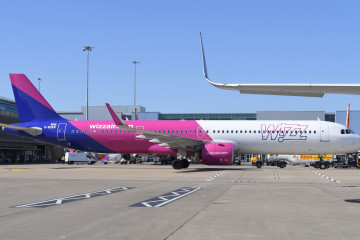 Archivo - Avión de Wizz Air.
