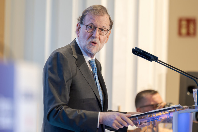 El expresidente del Gobierno, Mariano Rajoy, durante un desayuno informativo de Fórum Europa, en el Real Casino Gran Círculo de Madrid, a 16 de octubre de 2025, en Madrid (España).