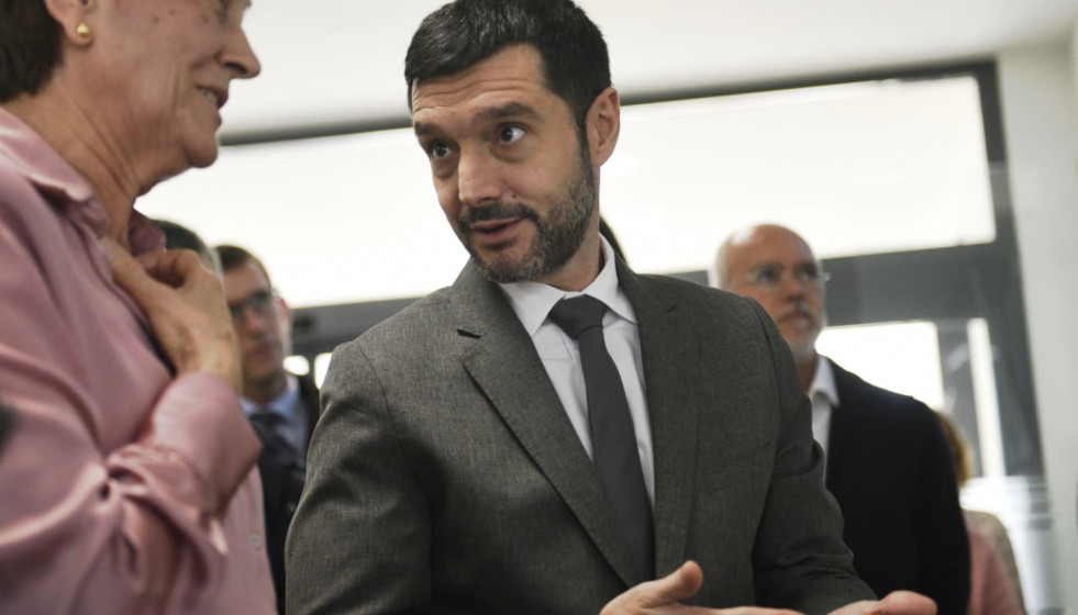 El ministro de Derechos Sociales, Consumo y Agenda 2030, Pablo Bustinduy en su visita a la Roda.