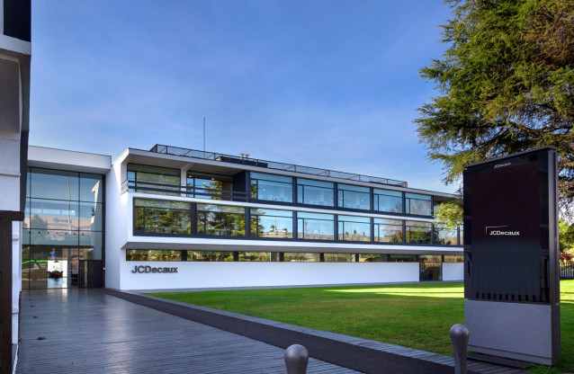 JCDecaux factura 2.794,4 millones hasta septiembre, un 1,4% más.