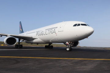 Archivo - Nuevo Airbus 330-200 de Plus Ultra.