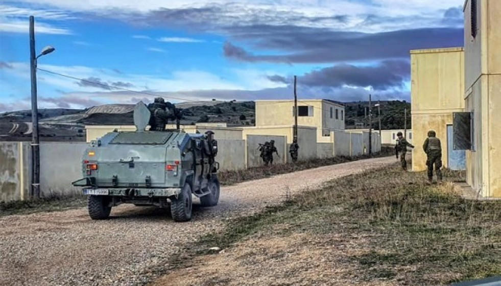 Archivo - Uso de Vamtac durante el ejercicio en el que han participado efectivos del Regimiento 'Garellano', de la BRI X.