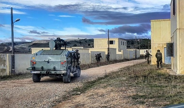 Archivo - Uso de Vamtac durante el ejercicio en el que han participado efectivos del Regimiento 'Garellano', de la BRI X.