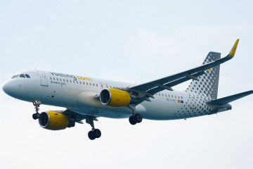 Archivo - Un avión de Vueling.