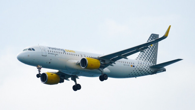 Archivo - Un avión de Vueling.