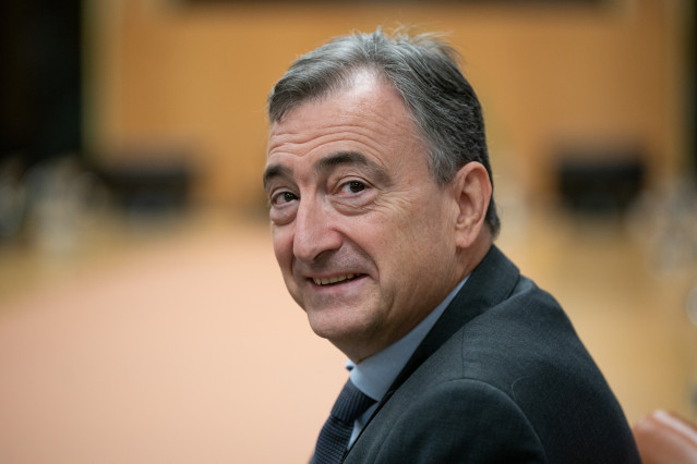 Archivo - El presidente del PNV, Aitor Esteban, durante una reunión, en el Parlamento vasco, a 22 de septiembre de 2025, en Vitoria-Gasteiz