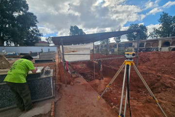 Fosas en el cementerio de Minas de Riotinto (Huelva).