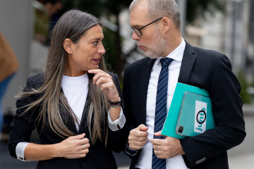 La portavoz de Junts en el Congreso, Miriam Nogueras, y el diputado de Junts Josep Maria Cruset a su llegada a una rueda de prensa